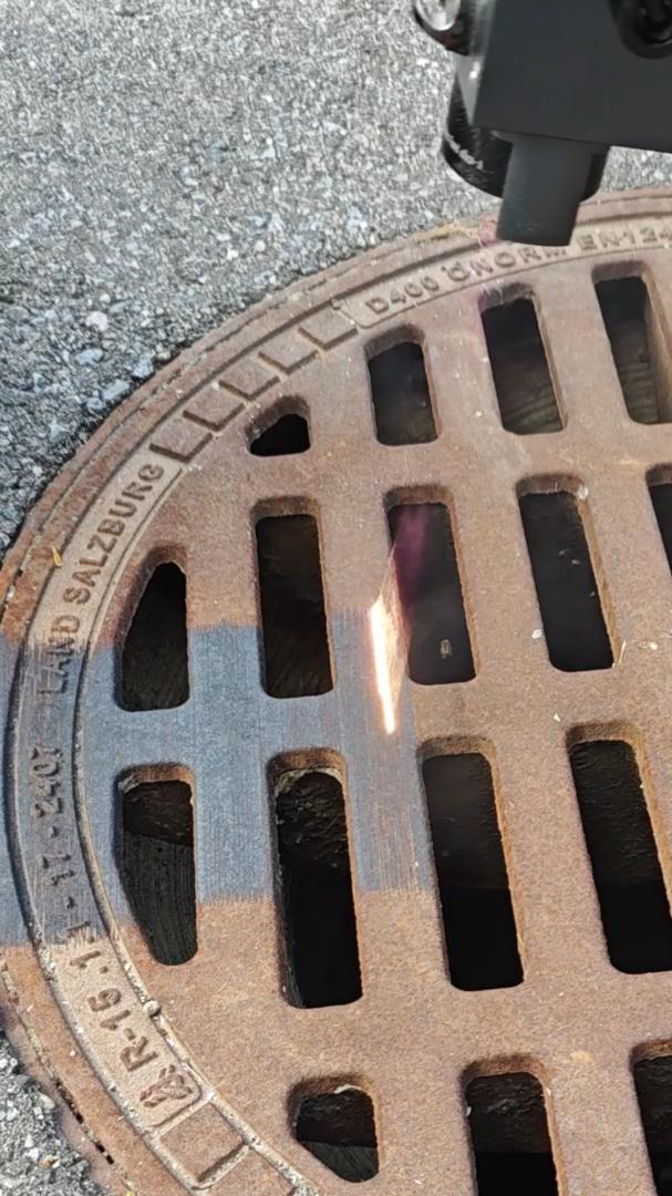 PULSLASER Rost Enternung Gulli Deckel Gußeisen